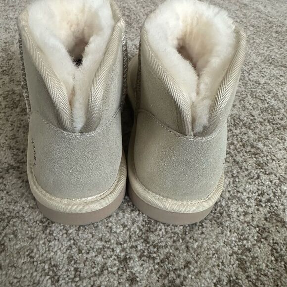 Fireside by Dearfoams Women's Riverland Genuine Shearling Micro Bootie 8 - Picture 3 of 9